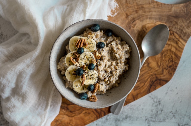 Why oatmeal & fruits are one of the best breakfast